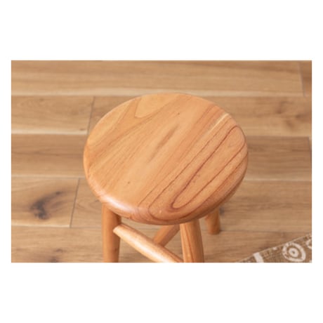 ROUND STOOL / フォルムが愛らしい木のナチュラルなスツール / 木製スツール / サイドテーブル / ナイトスタンド