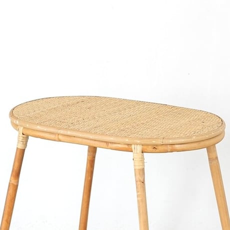 RATTAN ROUND TABLE / ノスタルジックな空間づくりに懐かしさと親しみやすさを感じるラタンラウンドテーブル / 収納棚付き / ラタンラウンドテーブル