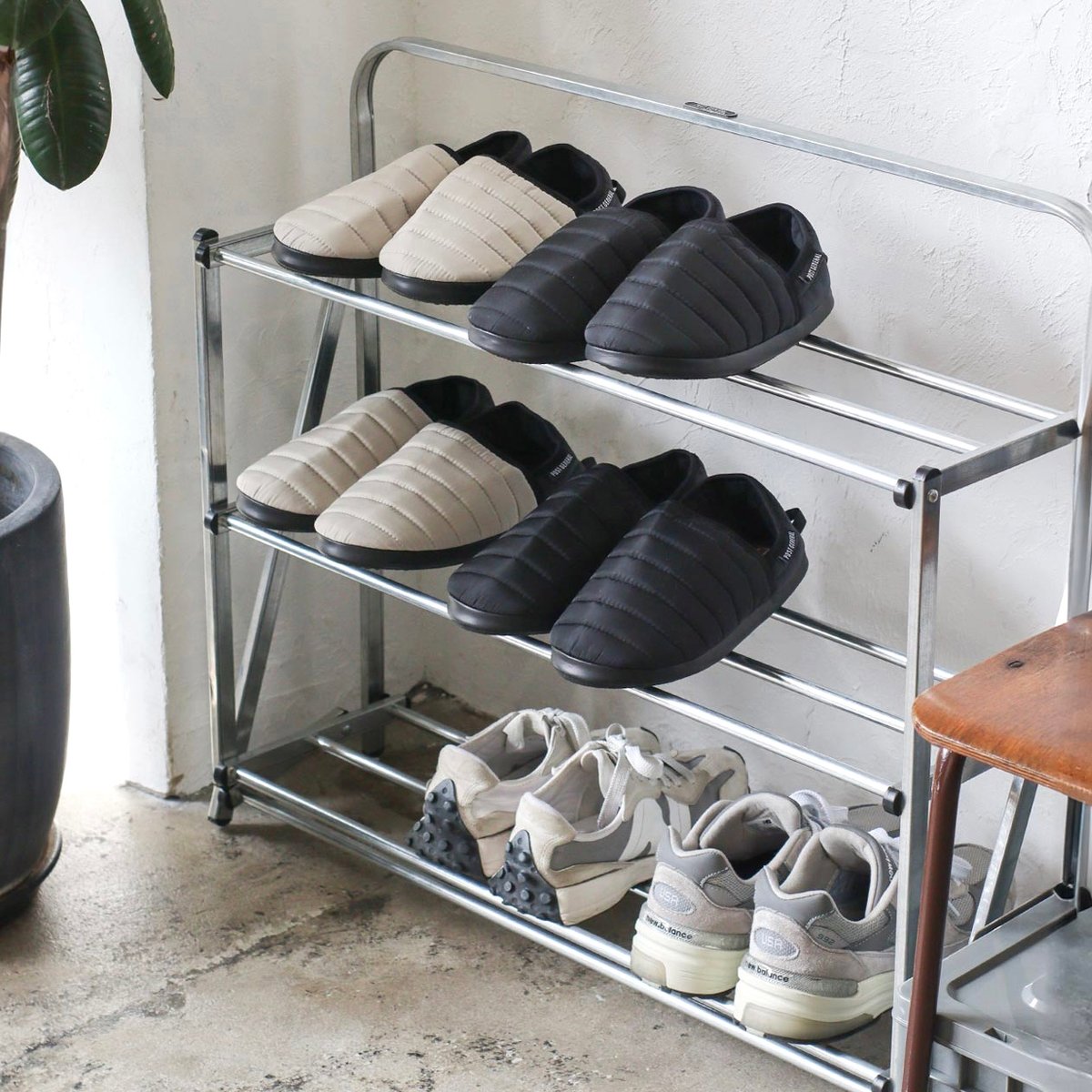 FOLDABLE SHOES RACK / ZINC , BLACK / HAMMERTONE