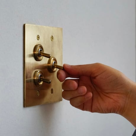 AXCIS 真鍮プレートスイッチ 3 / BRASS SWITCH PLATE / HS3103
