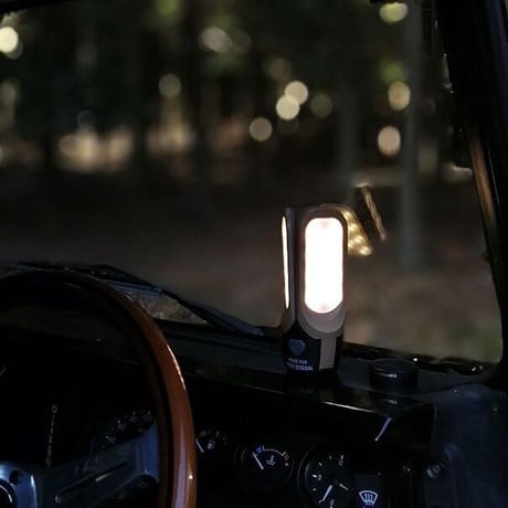 様々なライフシーンで使えるLEDライト / TRI-PANEL SOLAR CHARGED  / NEW サックスブルー ,サンドベージュ ,オリーブカーキ ,ブラック / POST GENERAL
