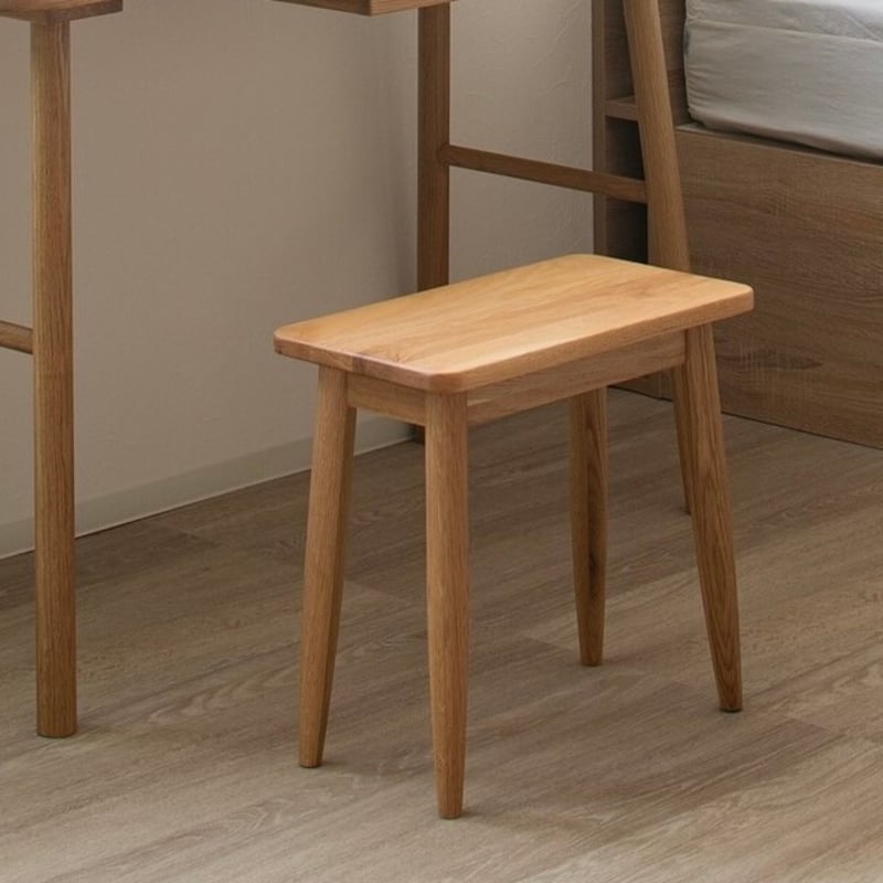OAK WOOD STOOL / オーク無垢材の木目が美しく耐久性に優れたスツール