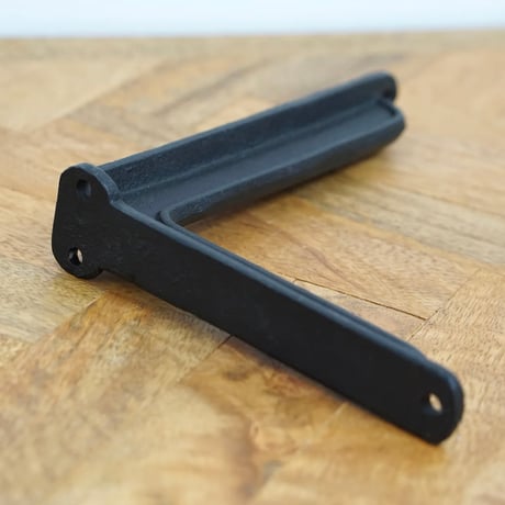 IRON + WOOD WALL SHELF / 洗練されたカービングを施した棚板とマットな質感のブラケットセット / ウォールシェルフ