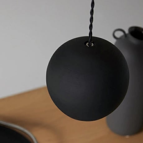 シンプルなボール状デザインが凛としたペンダントライト / GELATO-PENDANT /  1灯 E17 40W セラミック LED対応 陶器  / ART WORK  STUDIO ※電球選択