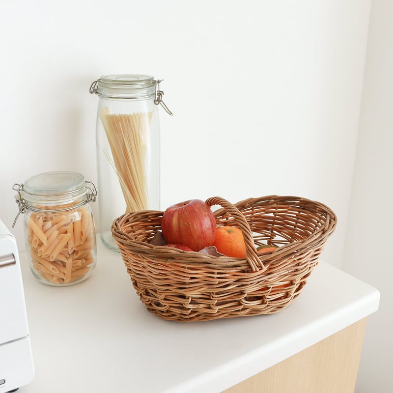 RATTAN RETRO HANDLE BASKET / 天然素材の皮付きラタンを贅沢に使用し
