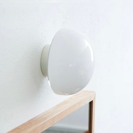 Joo bracket light / クラシカルさと現代的な雰囲気を併せ持つブラケットライト / WHITE , GRAY / E17 取付ビス付 / E17口径 / LED電球専用