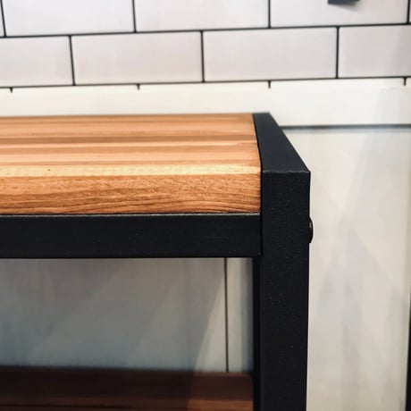 IRON × PINE WOOD SIDE TABLE / ラフな質感 天然木の味わいがあるサイドテーブル / アイアン家具
