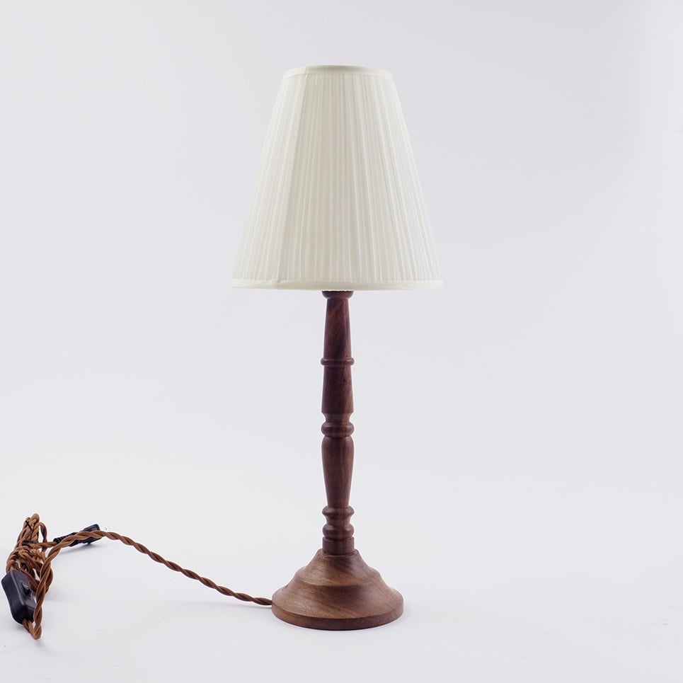 新品出荷かわいい復古電気スタンドのアイデアhj3 Hat Stand Light by shesay made / ヴィンテージ家具のようなテ