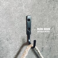 IRON HOOK / FLAT 02 Lサイズ / ANTIQUE BLACK , ANTIQUE GOLD / 同色の木ネジ付き/ ありとあらゆる所のハンギングに。/ アイアン素材のフラットフック