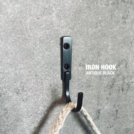 IRON HOOK / FLAT 02 Lサイズ / ANTIQUE BLACK , ANTIQUE GOLD / 同色の木ネジ付き/ ありとあらゆる所のハンギングに。/ アイアン素材のフラットフック
