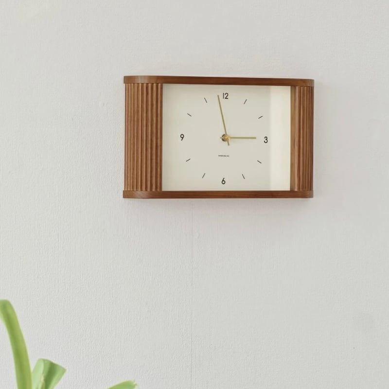 WOOD FRAME CLOCK / 上品な華やかさを備えたシックな佇まいの置き掛け