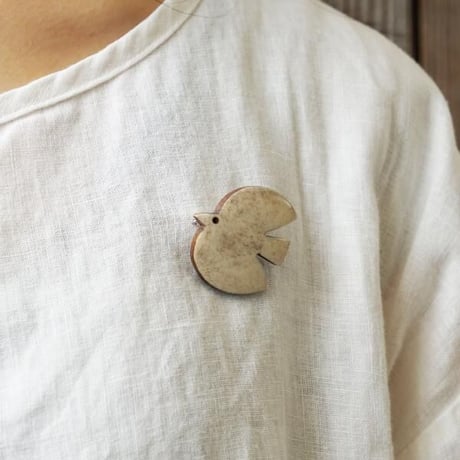 BROOCH by AXCIS / ボーン 水牛 / BIRD / BIG BIRD / CROSS / 洋服やバッグのアクセントに ほっこり可愛いボーン ブローチ