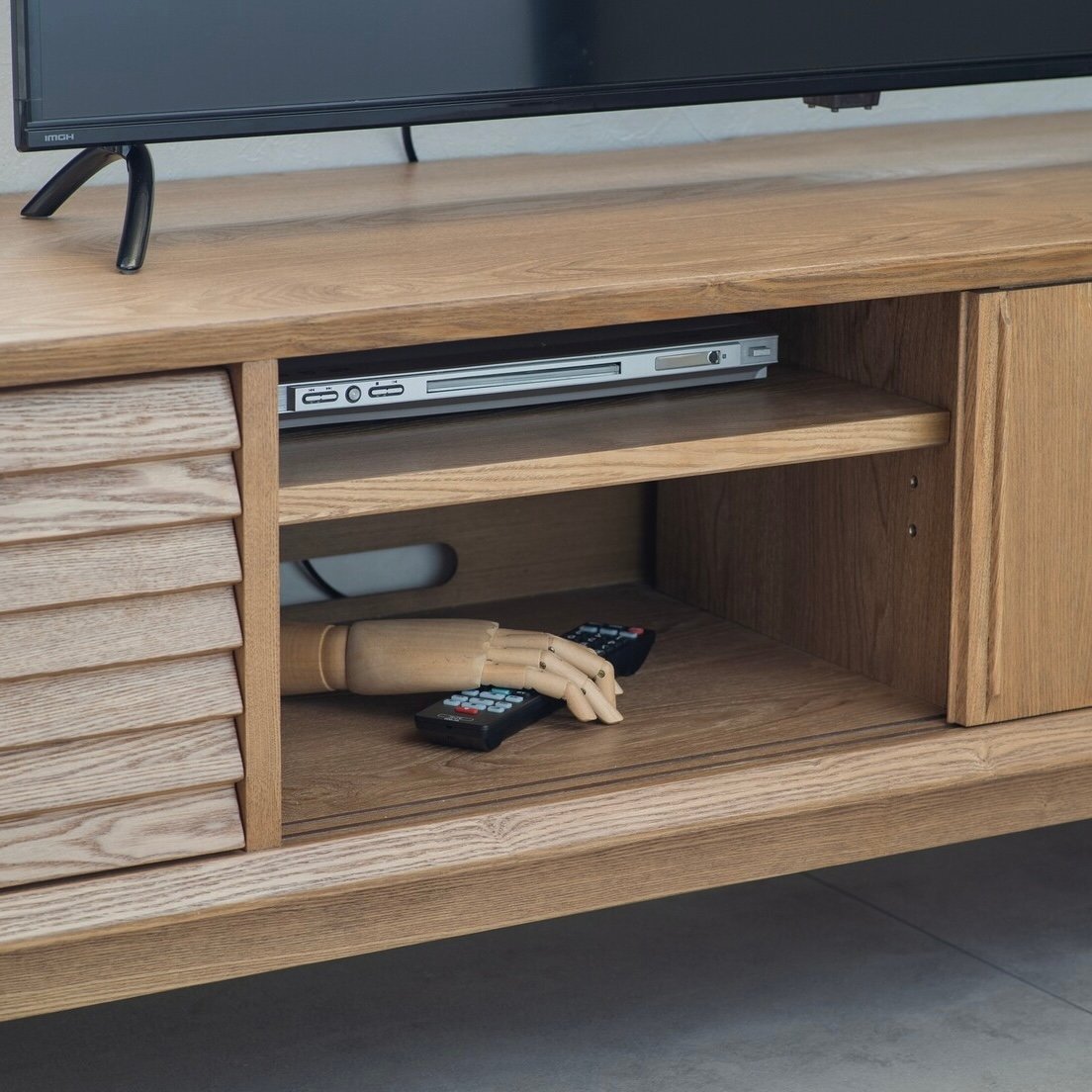 TV BOARD 150 / 重厚感のあるタモ無垢材・突板のテレビボード / TV台