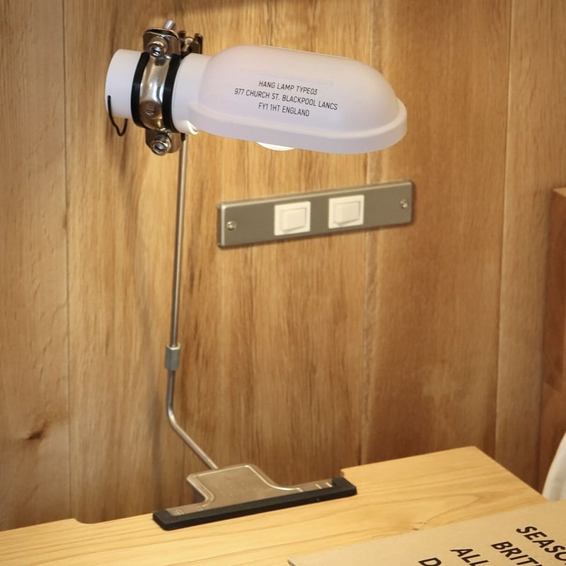 USB充電式のLEDランプをデスクランプとして使えるランプ / POST