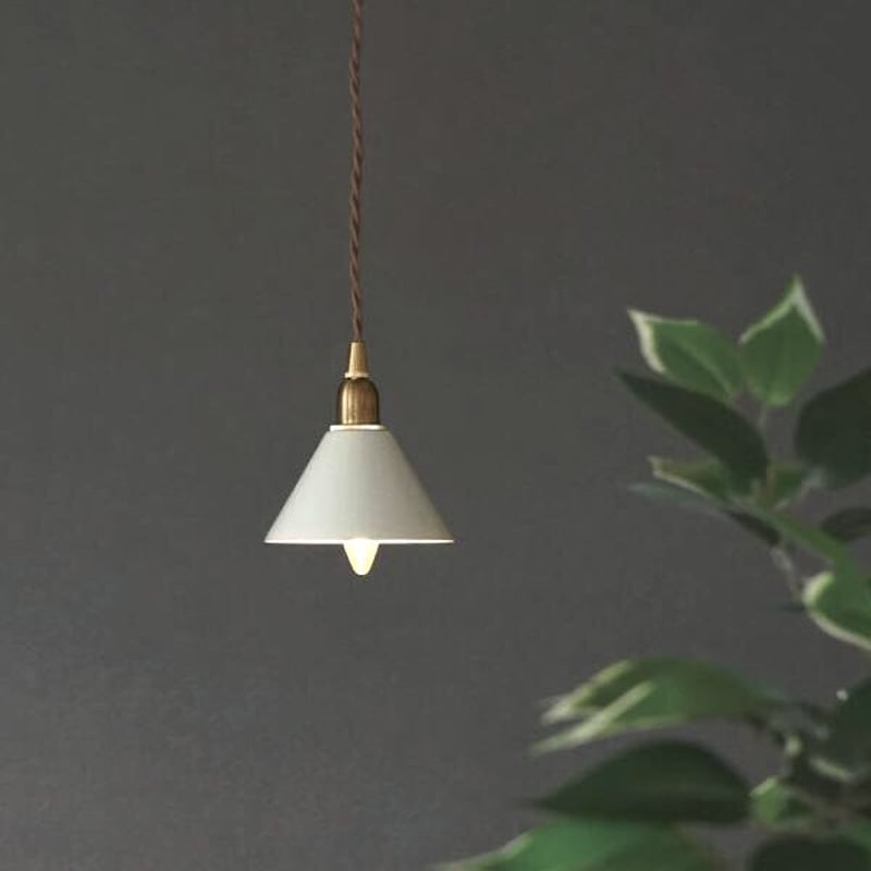 フィンランド語で「小さい」を意味するピエニ アイアンシェード / 白熱