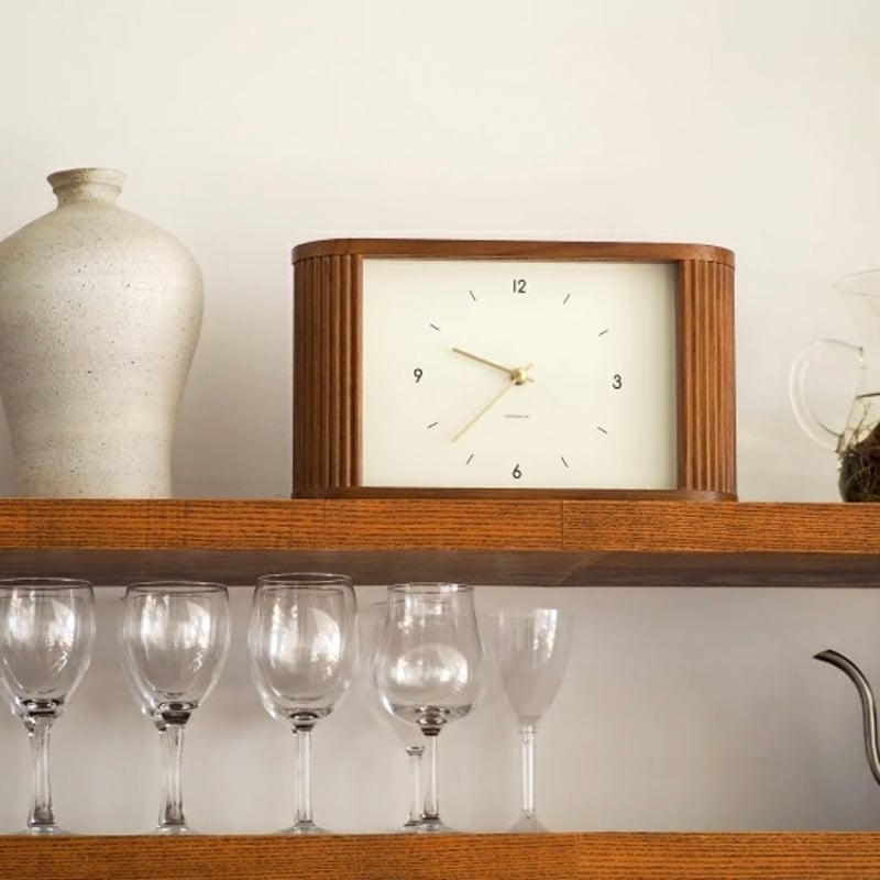 WOOD FRAME CLOCK / 上品な華やかさを備えたシックな佇まいの置き掛け