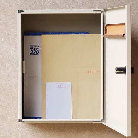 スタイリッシュでモダンなポスト / フラップポスト / ダイヤル錠 / FLAP POST BOX / ガルバニウム剛板 MAIL BOX