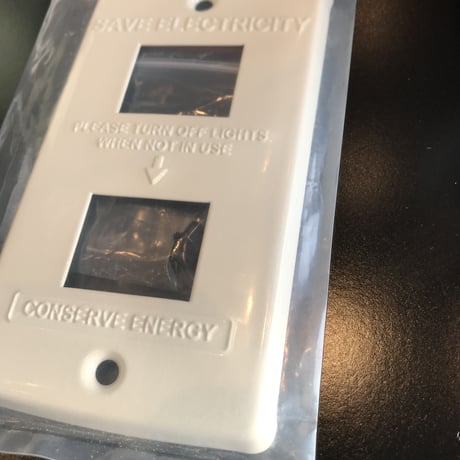 SWITCH PLATE STEEL / 壁面のスイッチパネルをスタイリッシュにおしゃれに変身 / スイッチプレート / 1口 2口 縦長1口  / コンセントカバー / ARTWORK STUDIO