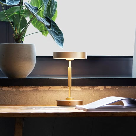 Rondo LED-table lamp / 高級感の漂うスタイリッシュな充電タイプのLED照明 / テーブルランプ
