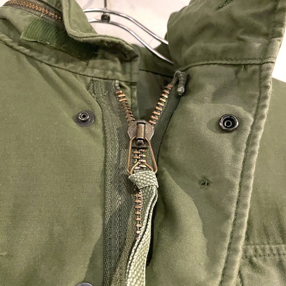 81年会計 M65 フィールドジャケット 米軍支給年代民間枯渇X-SMALL〉81年製民間ALPHA社SCOVILL