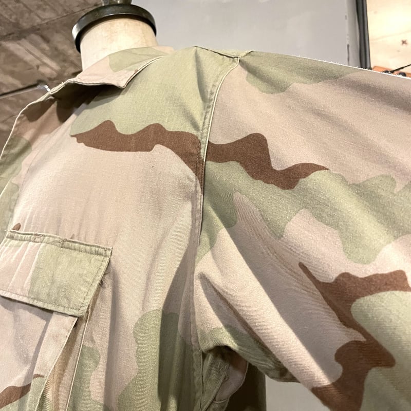 軍放出品 3cデザートカモ ミリタリージャケット 90's 部隊章 ワッペン付き 軍放出品 3cデザートカモ ミリタリージャケット 90's 部隊章