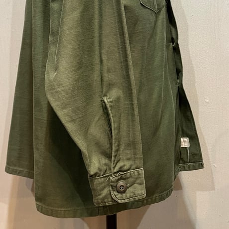 60s　US ARMY　ユーティリティシャツ　Size 16½位　シャツ袖　OG 107 COTTON SATEEN　ミリタリーシャツ　1966年　(S5359)