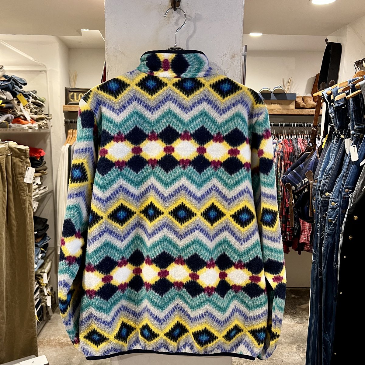 patagonia シンチラスナップT パタゴニア フリースジャケット 総柄
