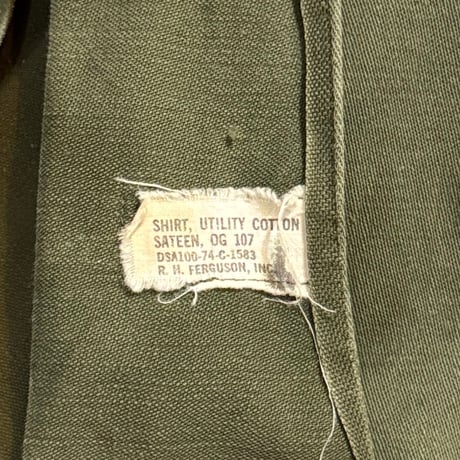 70s　US MILITARY　ユーティリティシャツ　シャツ袖　15½　シャツ袖　OG 107 COTTON SATEEN　ミリタリーシャツ　ペンキ飛び　1974年　(S5137)