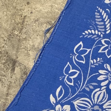 Bandana　ヴィンテージバンダナ　コバルトブルー　USA製　フラワープリント　186