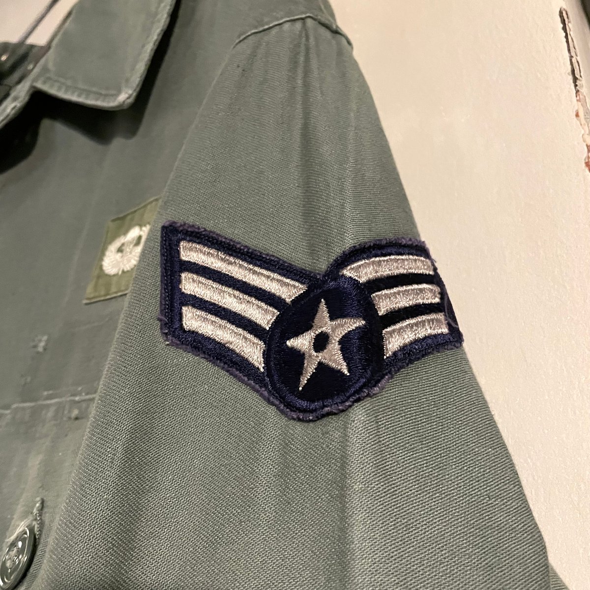 US AIRFORCE ユーティリティシャツ　スタッズ仕様 50s US AIR FORCE ユーティリティシャツ セージグリーン 比翼