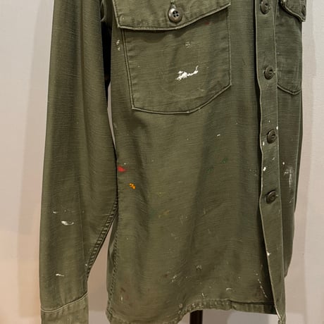 70s　US MILITARY　ユーティリティシャツ　シャツ袖　15½　シャツ袖　OG 107 COTTON SATEEN　ミリタリーシャツ　ペンキ飛び　1974年　(S5137)