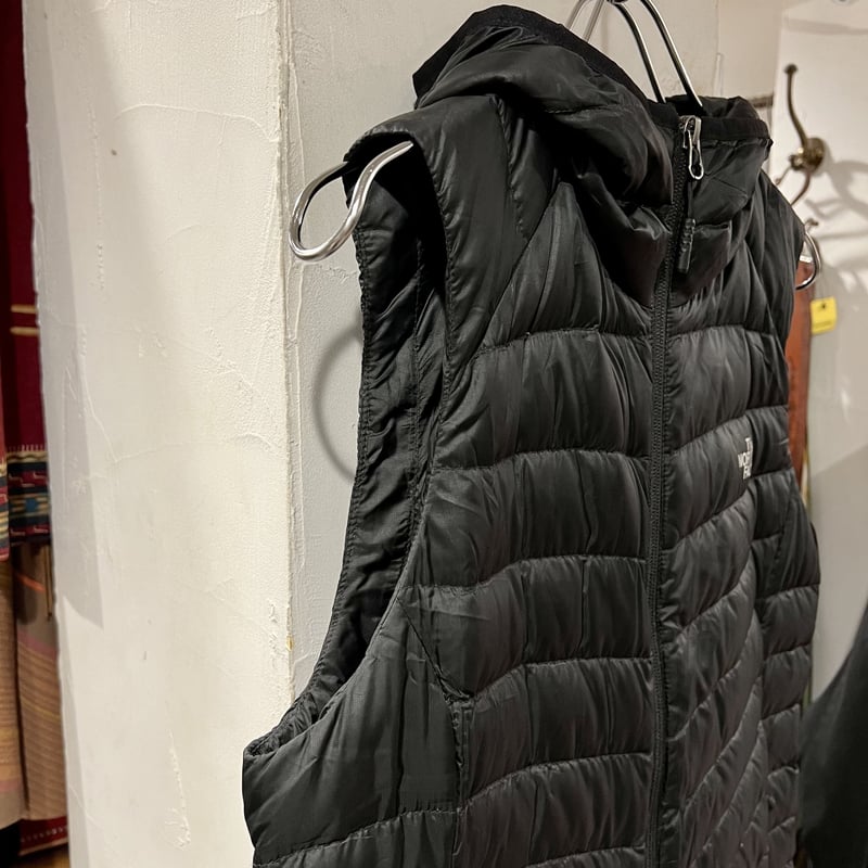 THE NORTH FACE ダウンベスト ノースフェイス フード付き ブラック THE NORTH FACE ダウンベスト ノースフェイス フード付き ブラック