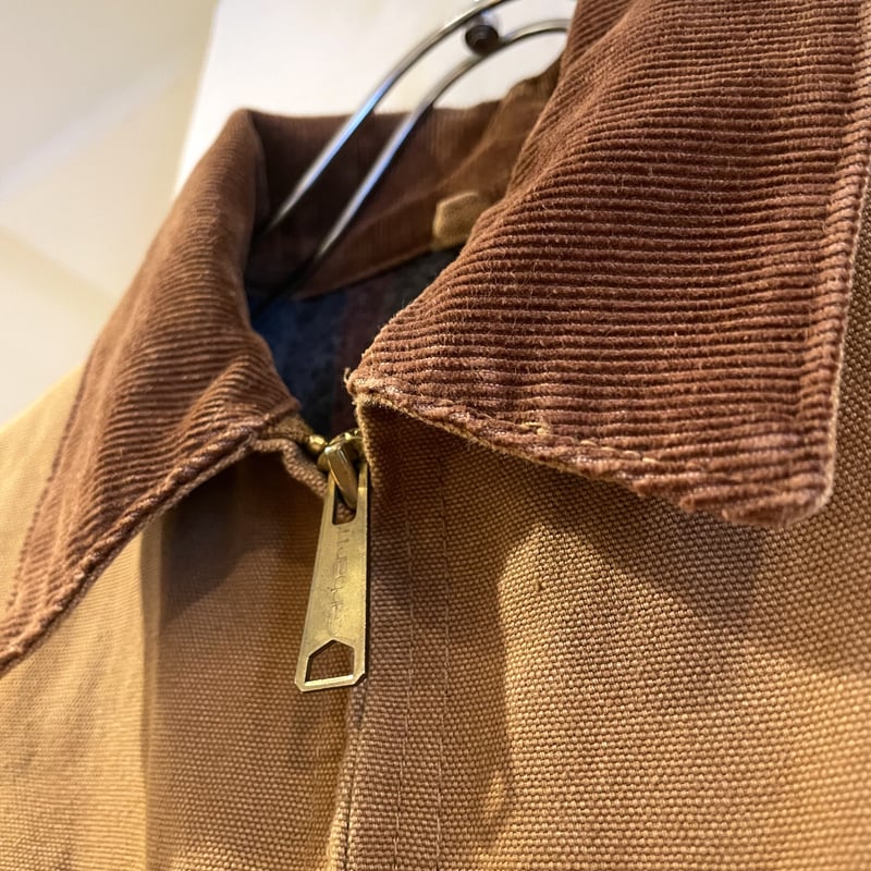 Carhartt デトロイトジャケット バック刺繍 ダック地 カーハート Carhartt デトロイトジャケット バック刺繍 ダック地 カーハート