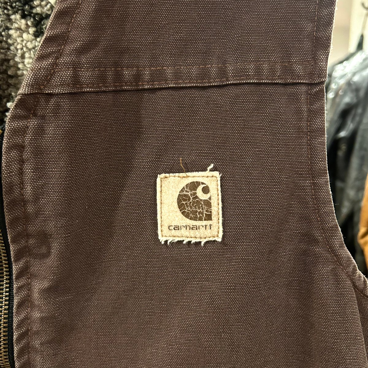 carhartt ダックベスト カーハート ブラウン フェード 雰囲気系 carhartt ダックベスト カーハート ブラウン フェード 雰囲気系