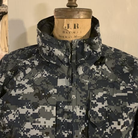 US NAVY　GORE-TEX PARKA　ゴアテックス パーカー　デジカモ　ミリタリージャケット　2013年　(S2162)