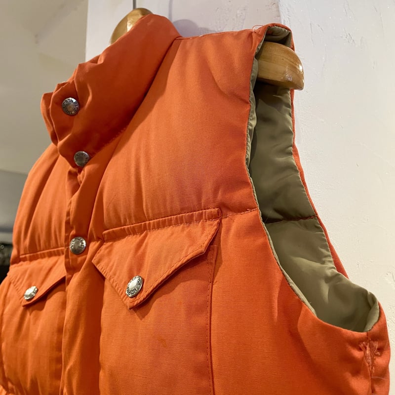 THE NORTH FACE 70s ダウンベスト 茶タグ 刻印ボタン ノース THE NORTH FACE 70s ダウンベスト 茶タグ 刻印ボタン ノース