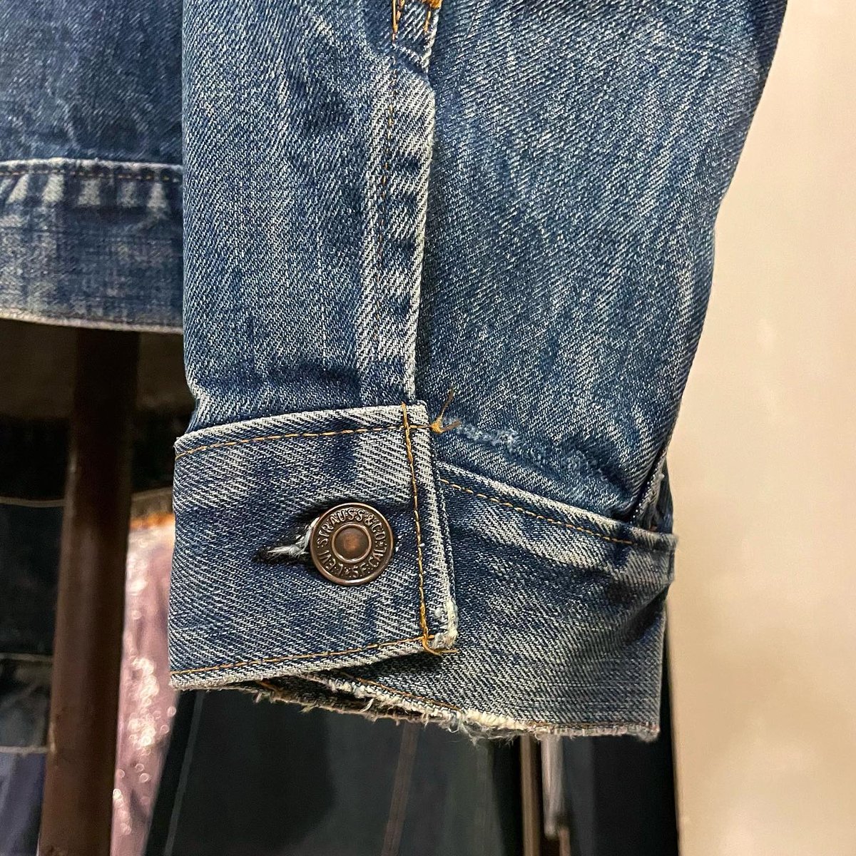 70s Levi's 70505-0217 デニムジャケット ケアタグ スモールe 70s Levi's 70505-0217 デニムジャケット ケアタグ スモールe