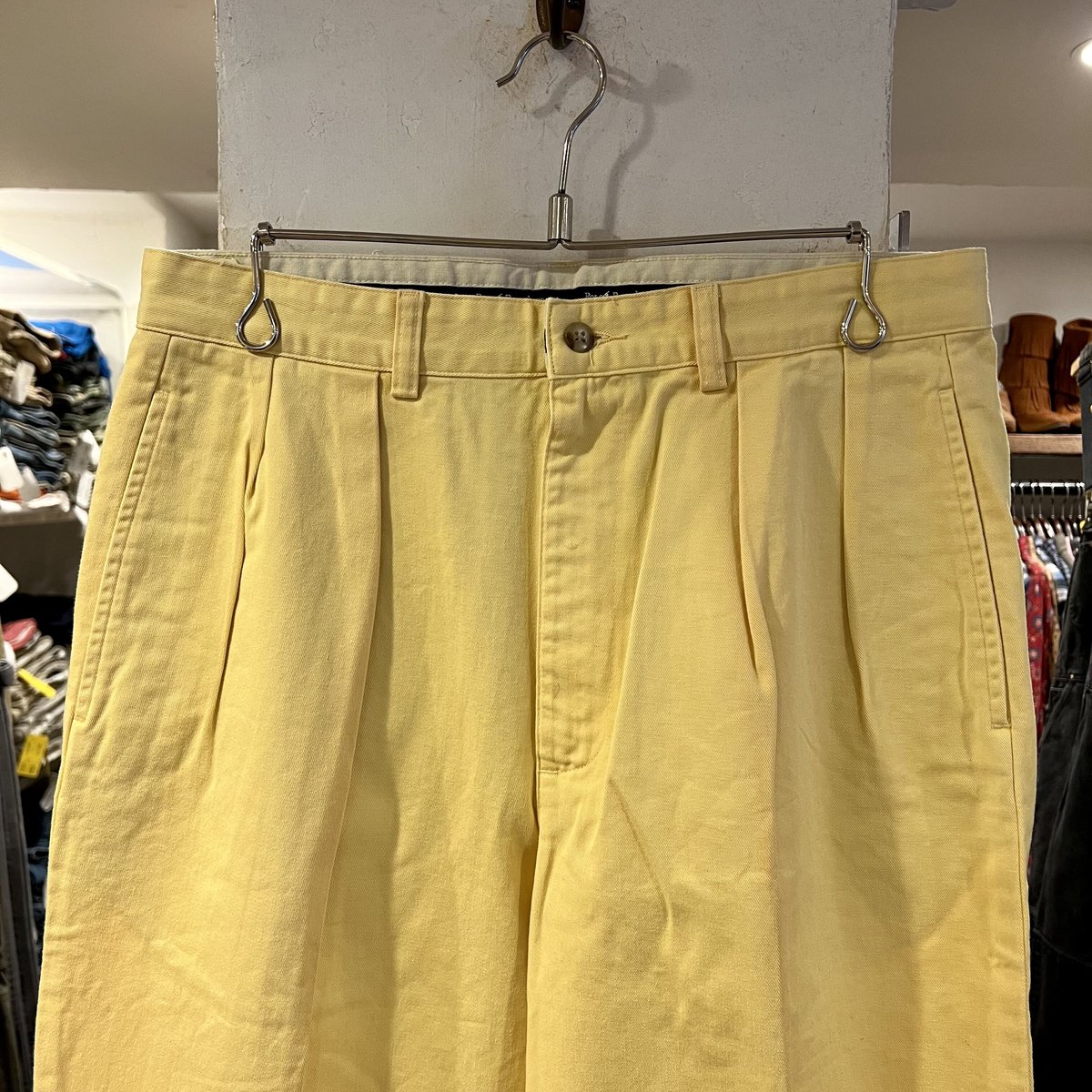 Polo by Ralph Lauren チノパン タック入り ポロチノ イエロー Polo by Ralph Lauren チノパン タック入り ポロチノ イエロー