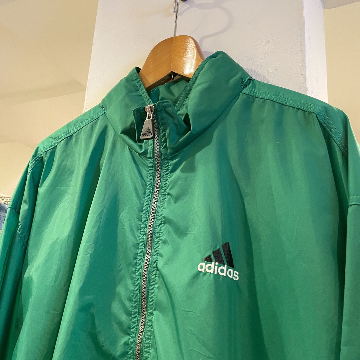 adidas フード付き ナイロンジャケット Lサイズ アディダス (S0443