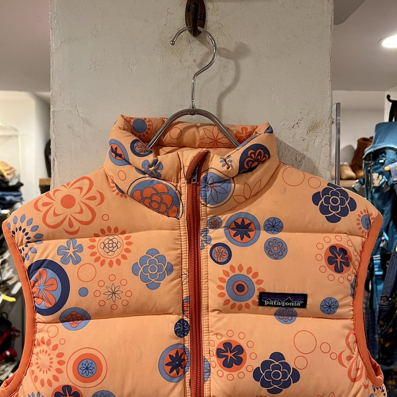 Patagonia ナイロンベスト パタゴニア 総柄 オレンジ KIDS M Patagonia ナイロンベスト パタゴニア 総柄 オレンジ KIDS M