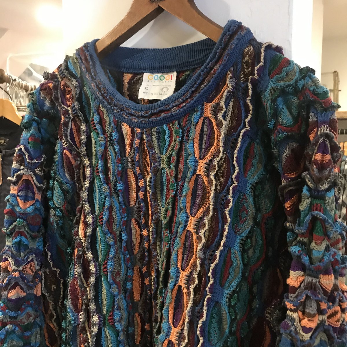 COOGI 3Dニット クルーネックセーター マルチカラー クージー | DUFF