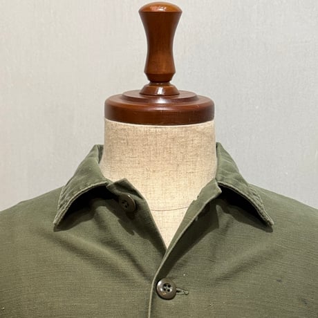 70s　US MILITARY　ユーティリティシャツ　シャツ袖　15½　シャツ袖　OG 107 COTTON SATEEN　ミリタリーシャツ　ペンキ飛び　1974年　(S5137)