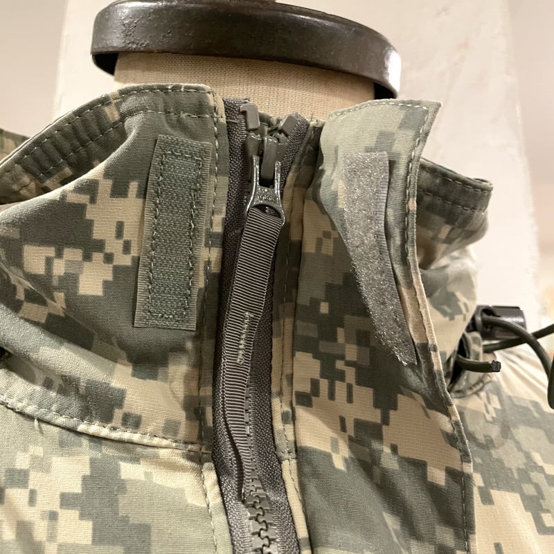 米軍実物◆ECWCS　レベル5 UCP　デジカモ 迷彩　ソフトシェルジャケット ≪ARMY≫ ECWCSレベル5 UCP迷彩ソフトシェルジャケット / SMALL