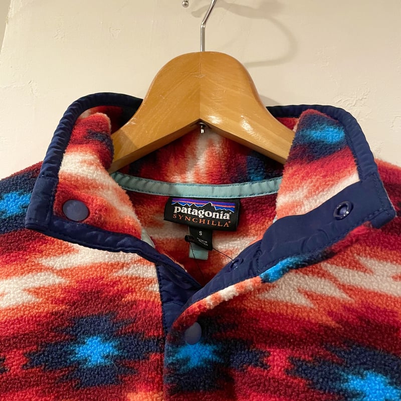 【美品】patagonia フーディニ スナップT ネイビー／レッド Ｌsize 2025年最新】patagonia フーディニ スナップtの人気アイテム
