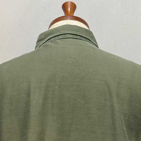 60s　US ARMY　ユーティリティシャツ　Size 16½位　シャツ袖　OG 107 COTTON SATEEN　ミリタリーシャツ　1966年　(S5359)
