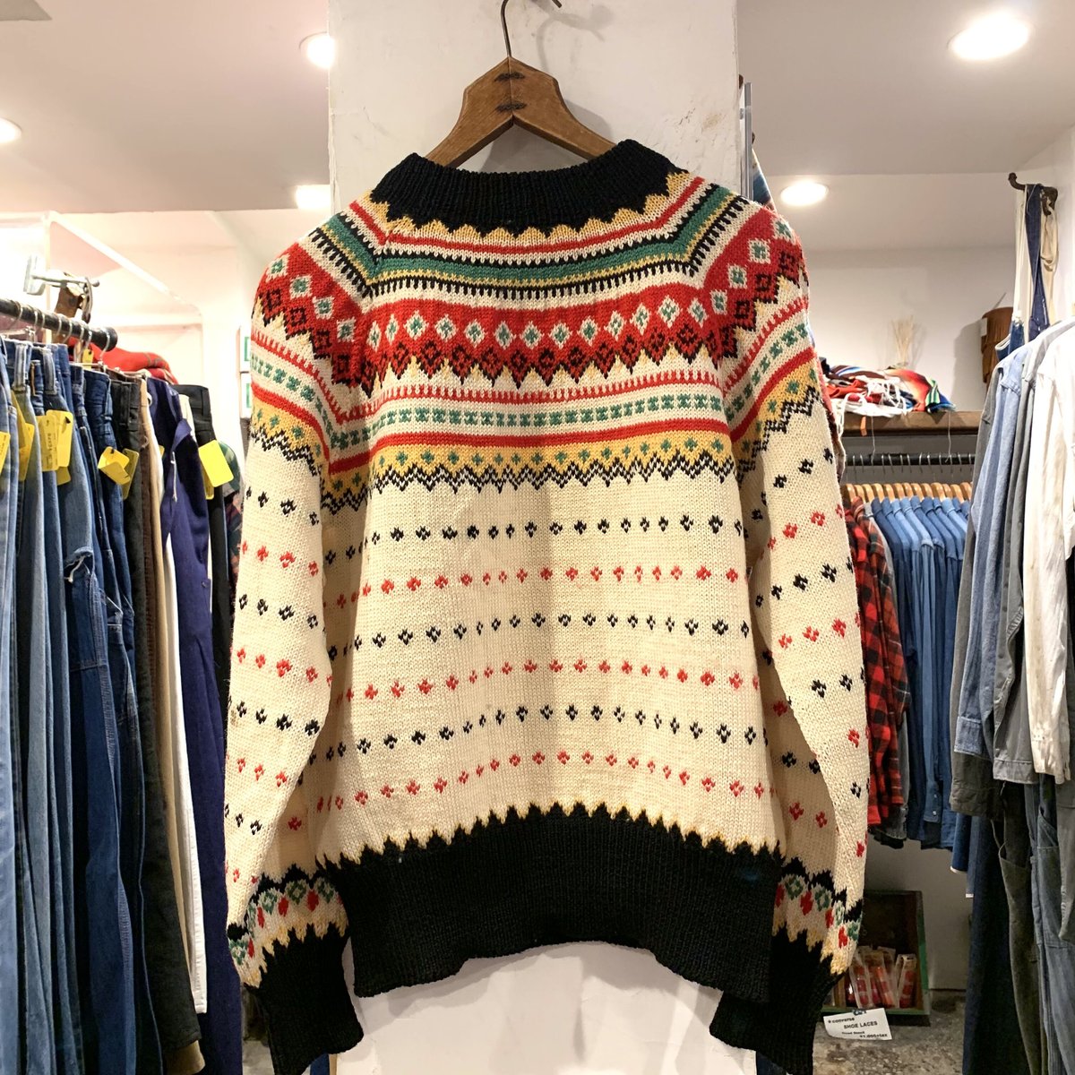 イタリア製 定価7万 きらきらのデコルテ蒼く輝くシルバー装飾ニット