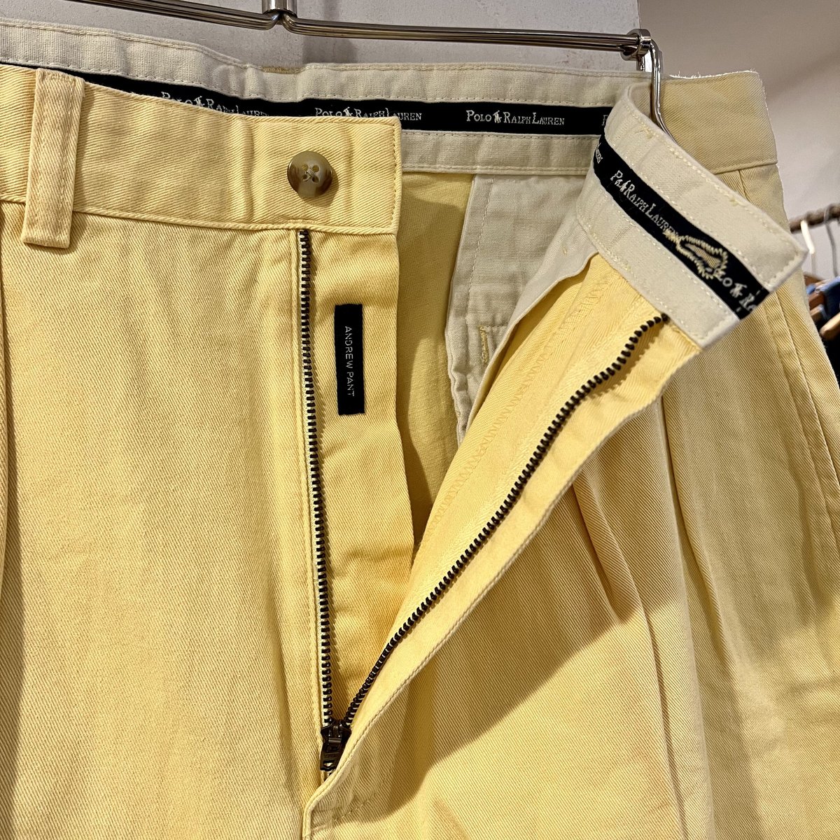 Polo by Ralph Lauren チノパン タック入り ポロチノ イエロー Polo by Ralph Lauren チノパン タック入り ポロチノ イエロー
