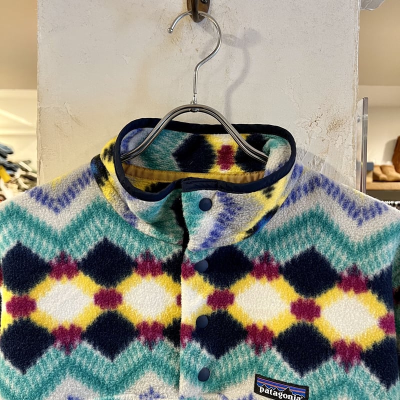 patagonia シンチラスナップT パタゴニア フリースジャケット 総柄
