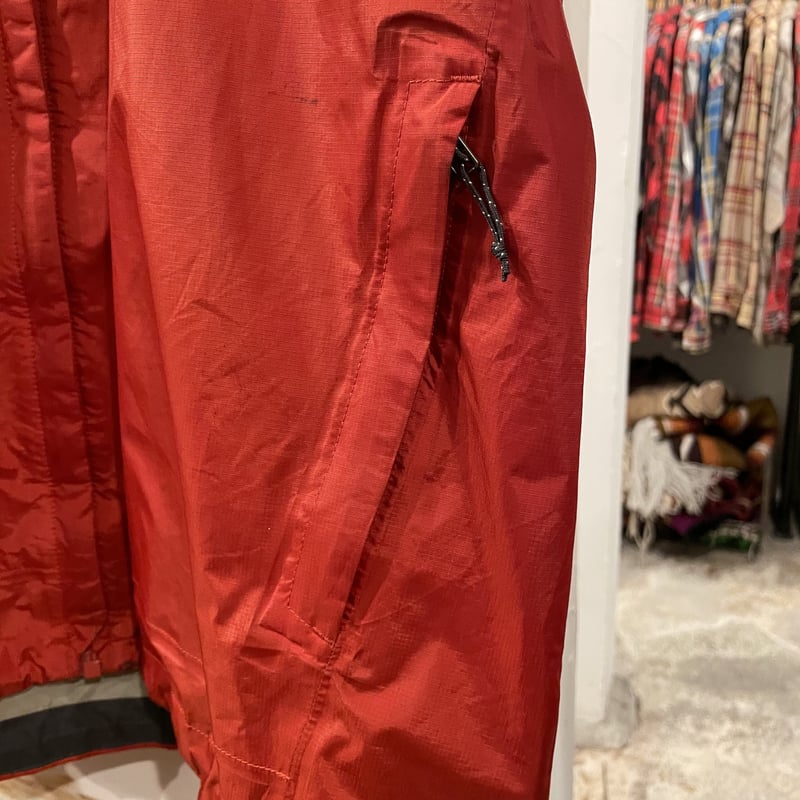 patagonia トレントシェルジャケット 黒x赤 レインウェア patagonia トレントシェルジャケット 黒x赤 レインウェア