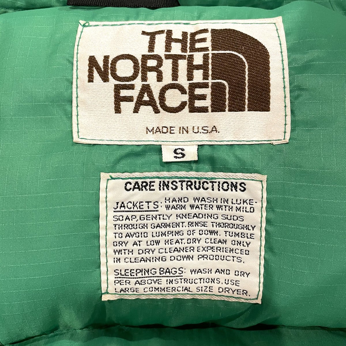 THE NORT FACE 80s USA製 茶タグ ダウンベスト 刻印入りボタン THE NORT FACE 80s USA製 茶タグ ダウンベスト 刻印入りボタン